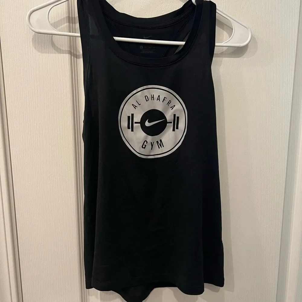 Women’s Al Dhafra gym Nike top xs
